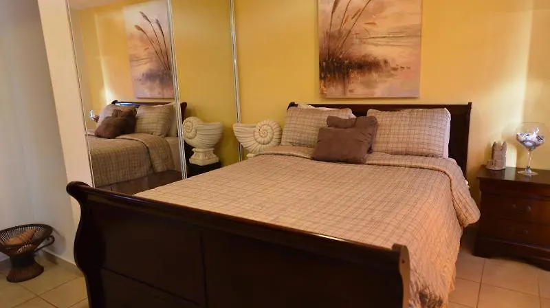 Pelicano Condo 林康 公寓